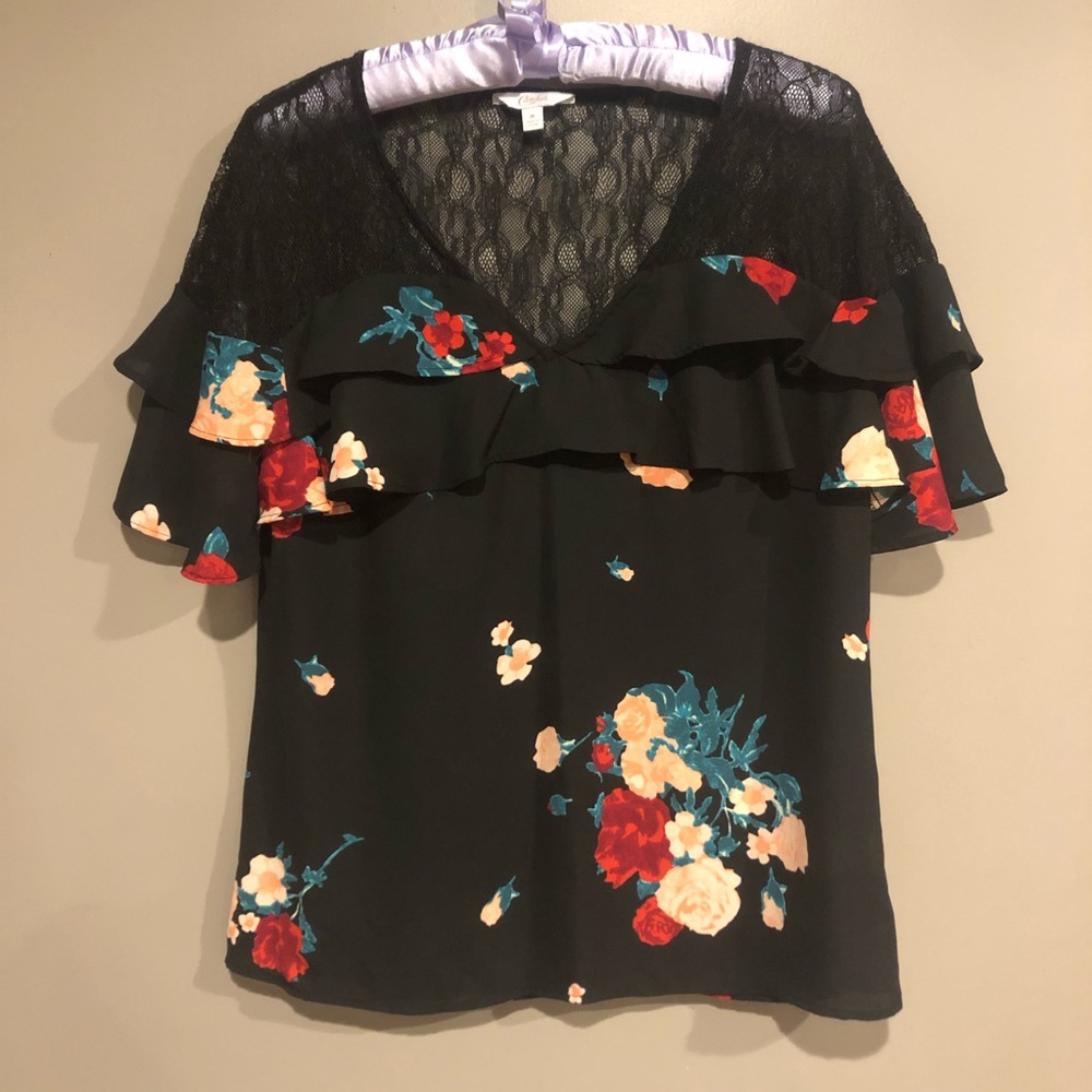 SALE 🎀 Black floral blouse size M